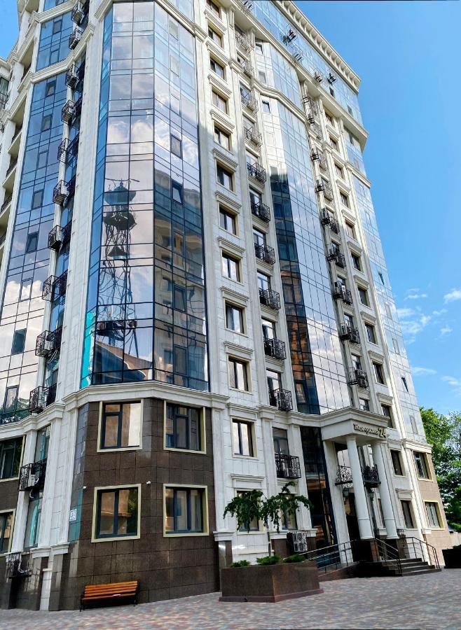 Italian Boulevard Modern Apartment Одеса Екстериор снимка